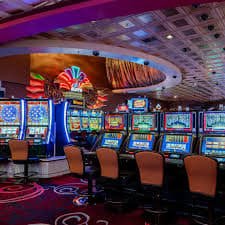 Live dealers and slot game selection on vegas123 maxwin